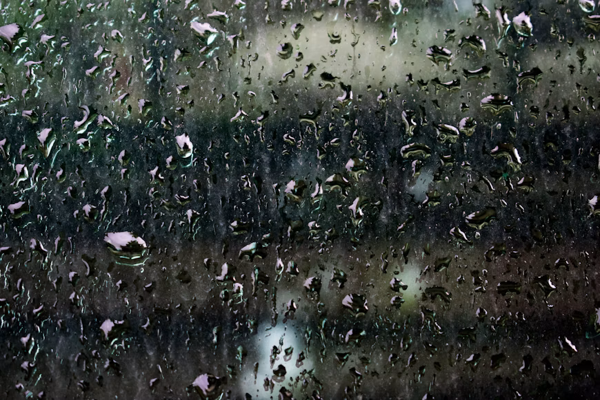 Ventana expuesta a lluvia